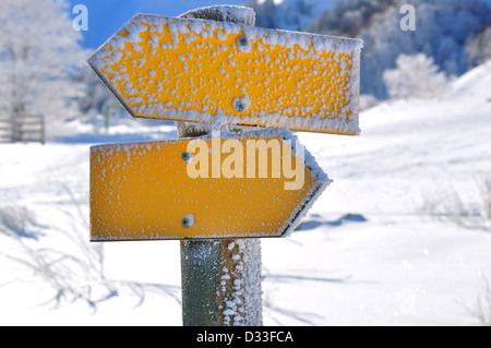 zwei Platten gelb Berg mit Blick auf die entgegengesetzte Richtung Stockfoto