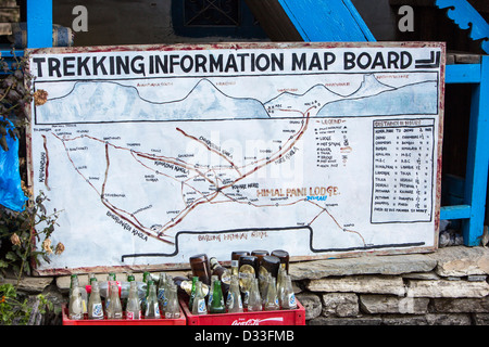 Eine Karte in einem Teehaus lodge auf dem Annapurna Base Camp Trek, Himalaya, Nepal. Stockfoto