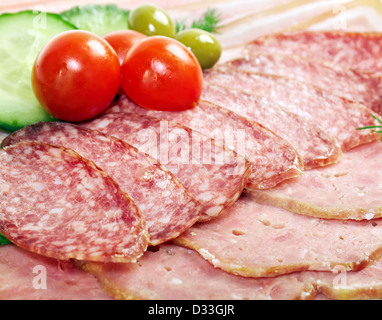 Schön geschnittene Verpflegung mit Gemüse. Flache Schärfentiefe. Stockfoto