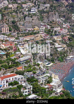 Blick auf den Badeort Positano an der Amalfi Küste in Italien Stockfoto