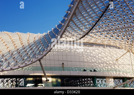 Die Raster-Shell das Yas Hotel ist ein Wahrzeichen von Abu Dhabi Grand Prix geworden. Stockfoto