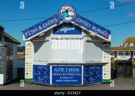 Fisch und Chips Shop am Hafen West Bay, Bridport, Dorset, England, Großbritannien Stockfoto