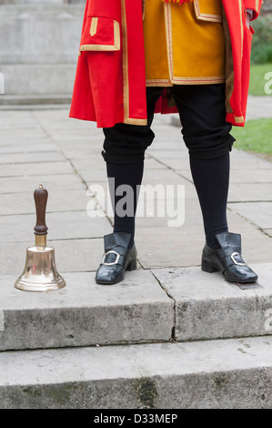 Ausrufer des Rochester in Kent mit seiner Glocke, Rochester, Kent, UK Stockfoto