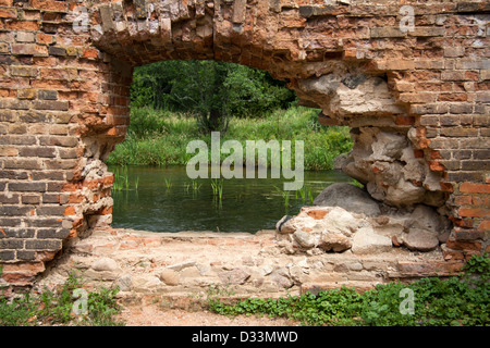 Loch in der Mauer Stockfoto