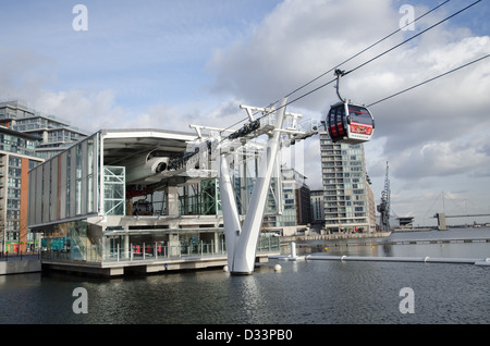 Die Emirates Air-Line Cable Car Station in den Royal Docks in Londons Docklands Stockfoto