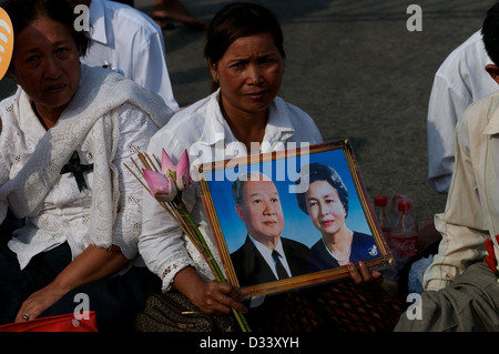 Emotionale kambodschanischen Frau trauert um den Verlust von König Norodom Sihanouk in Phnom Penh, Kambodscha. Credit: Kraig Lieb Stockfoto