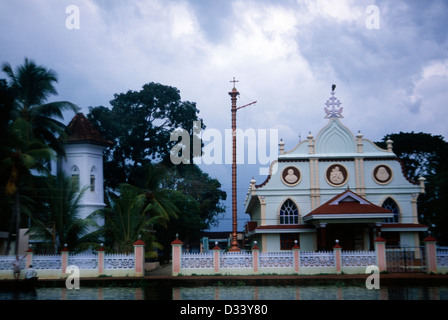 Kerala Indien Pathiramanal befindet sich eine kleine Insel an der Grenze von Kottayam In Alapuzha Gebietskirche ist Ihre mit dem seligen Kuriacose gelegenen See Vembanad Stockfoto