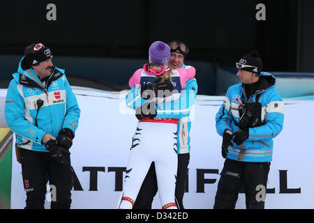 Schladming, Österreich. 8. Februar 2013.  Maria Hoefl-Riesch (GER) mit ihren Mitarbeitern auf die Ladie der super-Kombination von den FIS Alpinen Super Kombination Ski Weltmeisterschaften 2013.  Bildnachweis: Aktion Plus Sportbilder / Alamy Live News Stockfoto