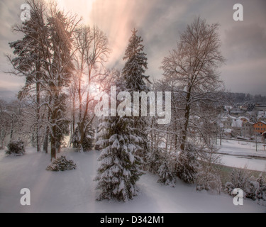 DE - Bayern: Winterlandschaft entlang Fluss Isar bei Bad Tölz Stockfoto