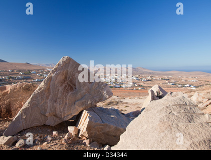 Im Inland Fuerteventura, Trachyt Blöcke auf Berg Tindaya Stockfoto