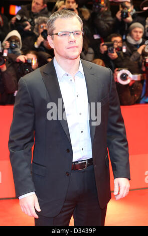 US-Schauspieler Matt Damon kommt für die Premiere des Films "Promised Land" während der 63. jährlichen internationalen Filmfestspiele Berlin, in Berlin, Deutschland, 8. Februar 2013. Der Film wird im Wettbewerb der Berlinale präsentiert vom 07 bis 17 Februar läuft. Foto: Kay Nietfeld dpa Stockfoto