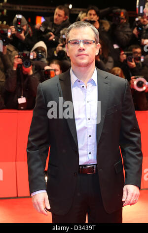 US-Schauspieler Matt Damon kommt für die Premiere des Films "Promised Land" während der 63. jährlichen internationalen Filmfestspiele Berlin, in Berlin, Deutschland, 8. Februar 2013. Der Film wird im Wettbewerb der Berlinale präsentiert vom 07 bis 17 Februar läuft. Foto: Kay Nietfeld dpa Stockfoto