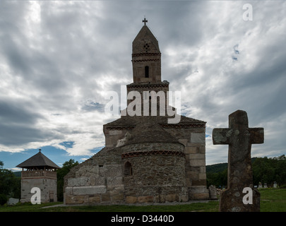 Die Densus-Kirche (auch bekannt als St.-Nikolaus Kirche) in Hunedoara Grafschaft, Rumänien Stockfoto