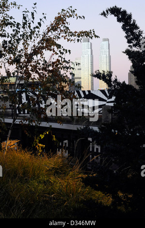 Gegründet im Jahr 1999 von den Bewohnern die High Line ist ein öffentlicher Park auf eine historische Eisenbahn: Fracht über West Side von Manhattan. Stockfoto