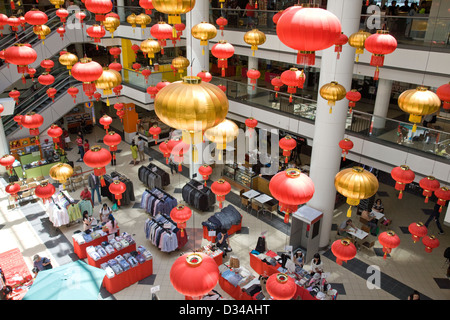 Rote und goldfarbene chinesische Laternen in Market City, chinatown, Sydney, Australien Stockfoto