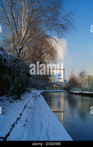 Veolia Verbrennungsanlage und Canal Sheffield, South Yorkshire Stockfoto