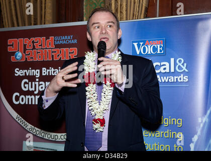 London, UK. 7. Februar 2013. Liberale Democrate Minister, Rt Hon Ed Davey, Mitglied des Parlaments eine Rede nach seiner Auszeichnung als der liberale Democrate Minister des Jahres dem Publikum an der asiatischen Stimme politischen und öffentlichen Leben Awards 2013 in das Mitglied Speisesaal, House Of Commons, Westminster, statt London Stockfoto