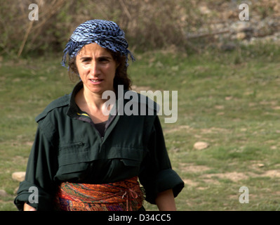 Guerilla-weibliche Kämpfer der PKK (kurdische Arbeiterpartei) im Qandil-Gebirge nahe der iranischen Grenze Nordirak Stockfoto