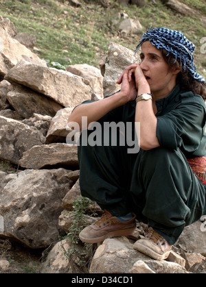 Guerilla-weibliche Kämpfer der PKK (kurdische Arbeiterpartei) im Qandil-Gebirge nahe der iranischen Grenze Nordirak Stockfoto