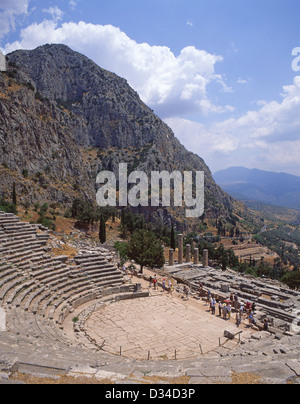 Das antike Theater im Heiligtum des Apollo (4. Jh. v. Chr.), Delphi, Parnass, Griechenland Region, Zentralgriechenland Stockfoto