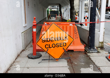 temporäre Bürgersteig geschlossen Zeichen auf Baustelle in der Innenstadt von Vancouver BC Kanada Stockfoto
