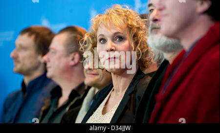 Schauspieler Marko Mandić (L-R), Peter Kurth und Rosa Enskat stellen beim Photocall zum Film "Gold" bei den 63. jährlichen internationalen Filmfestspiele Berlin, in Berlin, Deutschland, 9. Februar 2013. Der Film wird im Wettbewerb der Berlinale präsentiert. Foto: Sven Hoppe/Dpa +++(c) Dpa - Bildfunk +++ Stockfoto