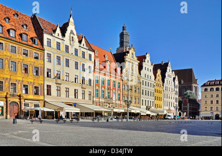 Rynek (Marktplatz) in Wroclaw (Breslau), Polen mit alten historischen Mietshäusern Stockfoto