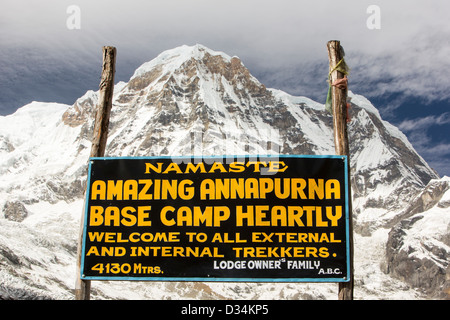 Annapurna Basislager auf 4130 m vor Annapurna South Gipfel von Annapurna Sanctuary, Himalaya, Nepal. Stockfoto