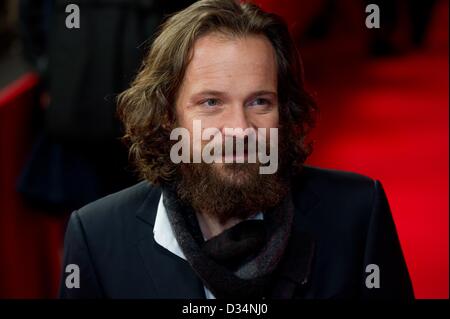 Berlin, Deutschland. 9. Februar 2013. US-Schauspieler Peter Sarsgaard kommt für die Premiere des Films "Lovelace" während der 63. jährlichen internationalen Filmfestspiele Berlin, in Berlin, Deutschland, 9. Februar 2013. Der Film wird in der Sektion "Panorama Special" auf der Berlinale vorgestellt. Foto: Sven Hoppe/Dpa/Alamy Live News Stockfoto