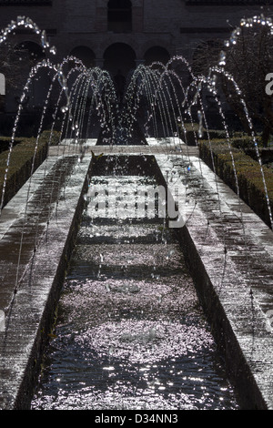 Brunnen im Patio De La Acequia Palacio de Generalife Alhambra in Granada Spanien Stockfoto