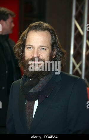 Berlin, Deutschland. 9. Februar 2013. US-Schauspieler Peter Sarsgaard kommt bei der Premiere von "Lovelace" während der 63. jährlichen internationalen Filmfestspiele Berlin aka Berlinale im Friedrichstadtpalast in Berlin, Deutschland, am 9. Februar 2013. Foto: Hubert Boesl Credit: Dpa Picture-Alliance / Alamy Live News Stockfoto