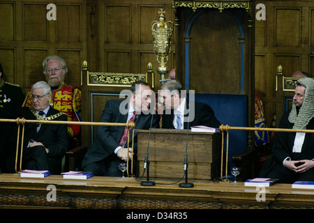 Prinz Andrew sprechen mit Schottlands erster Minister Alex Salmond an der Generalversammlung der Kirche von Schottland, 2007 Stockfoto