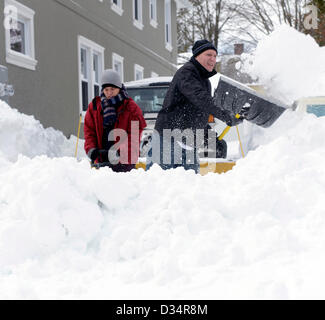 Newhaven, Connecticut, USA. 9. Februar 2013. Bewohner von 34 Zoll Schnee von Nor'easter Nemo in New Haven, CT. Credit auszugraben: Michael Doolittle / Alamy Live News Stockfoto