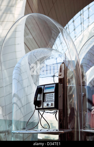 Öffentliches Telefon in Dubai internationaler Flughafen Stockfoto