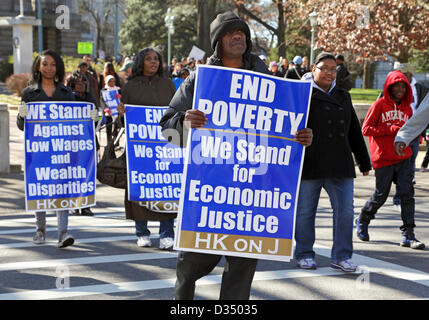 Raleigh, North Carolina, USA, 9. Februar 2013: Siebte "historische Tausende an der Jones Street" (HKonJ7) Demonstration für "Mobilisierung Ende Armut und wirtschaftliche Ungerechtigkeit". Stockfoto