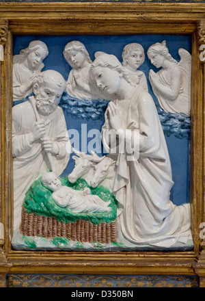 "Die Geburt Christi" von Luca Della Robbia - glasierte Terrakotta, ca. 1460 Stockfoto