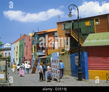 Argentinien, Buenos Aires, der berühmten Gasse von La Camineta mit bunten Blatt Eisen Architektur an der "La Boca" Stockfoto