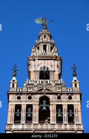 Renaissance Belfried von La Giralda Turm, Teil der Kathedrale von Sevilla in Spanien, Region Andalusien. Stockfoto