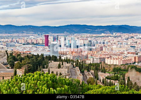 Wolkenkratzer in Hospitalet de Llobregat. Luftaufnahme von Montjuic Stockfoto