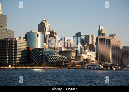 Sonnenuntergang über der Western Sydney zentraler Geschäft Bezirk Skyline mit Darling Harbour im Vordergrund Stockfoto