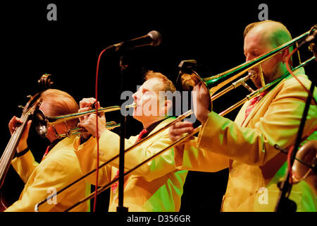 Essex, UK, Freitag 8. Feb 2013.die Jive Aces Höchstleistungen der hohe Scheune, große Bardfield Stockfoto