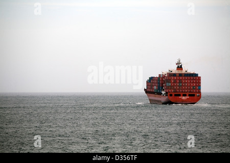 Vollbeladenes Schiff des Cap Beatrice Containers, das von Port Botany Sydney NSW Australia abfährt Stockfoto