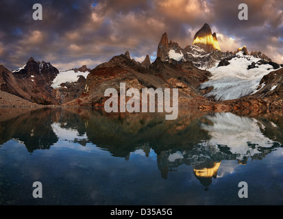 Laguna de Los Tres und Mount Fitz Roy bei Sonnenaufgang, Patagonien, Argentinien Stockfoto