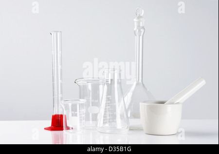 Wissenschaft-Konzept: Laborglas auf hellem Hintergrund, sterilen aussehen zu leeren. Stockfoto