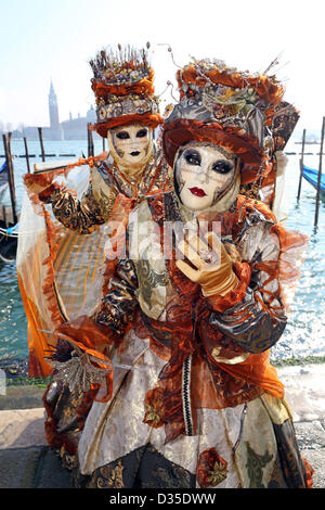 Venedig, Italien. 10. Februar 2013. Sonntag auf der Venedig Karneval 2013 brachte die besten Kostüme und Masken, sowie ein wenig Spaß in Venedig, Italien. Stockfoto