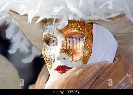 Venedig, Italien. 10. Februar 2013. Sonntag auf der Venedig Karneval 2013 brachte die besten Kostüme und Masken, sowie ein wenig Spaß in Venedig, Italien. Stockfoto