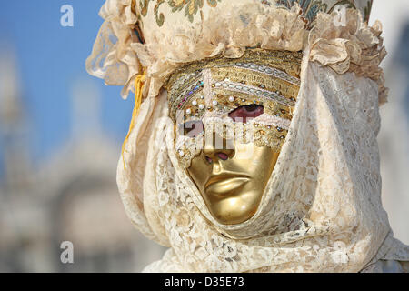 Venedig, Italien. 10. Februar 2013. Sonntag auf der Venedig Karneval 2013 brachte die besten Kostüme und Masken, sowie ein wenig Spaß in Venedig, Italien. Stockfoto