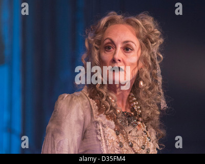 Das Stück, das aus einem Roman von Charles Dickens Great Expectations angepasst öffnet im Vaudeville Theatre in London Stockfoto