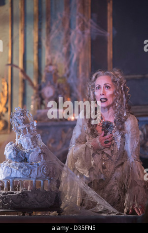 Das Stück, das aus einem Roman von Charles Dickens Great Expectations angepasst öffnet im Vaudeville Theatre in London Stockfoto