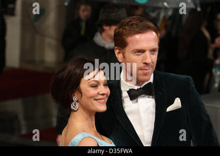 London, UK. 10. Februar 2013. Helen McCrory mit Damian Lewis bei den BAFTA 2013 roten Teppich willkommen Stockfoto